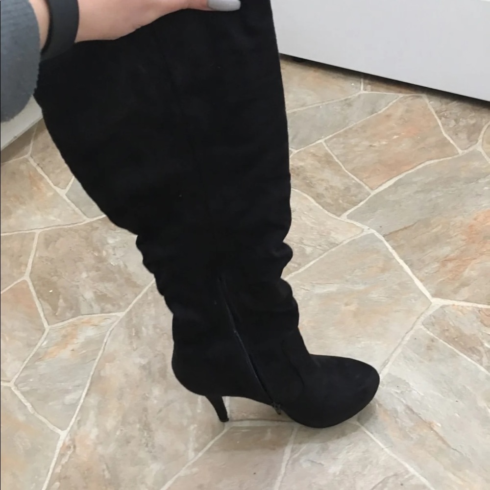 Cute brand new black suede boots